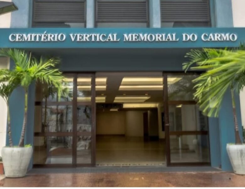 Entrada do Cemitério Vertical Memorial do Carmo, no Caju, Rio de Janeiro